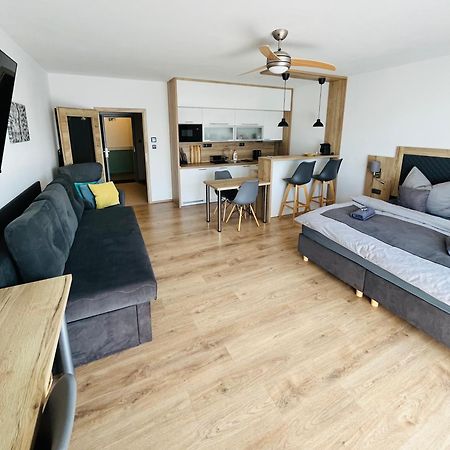 Lipno Beach Apartment リプノ・ナト・ヴルタヴォウ エクステリア 写真