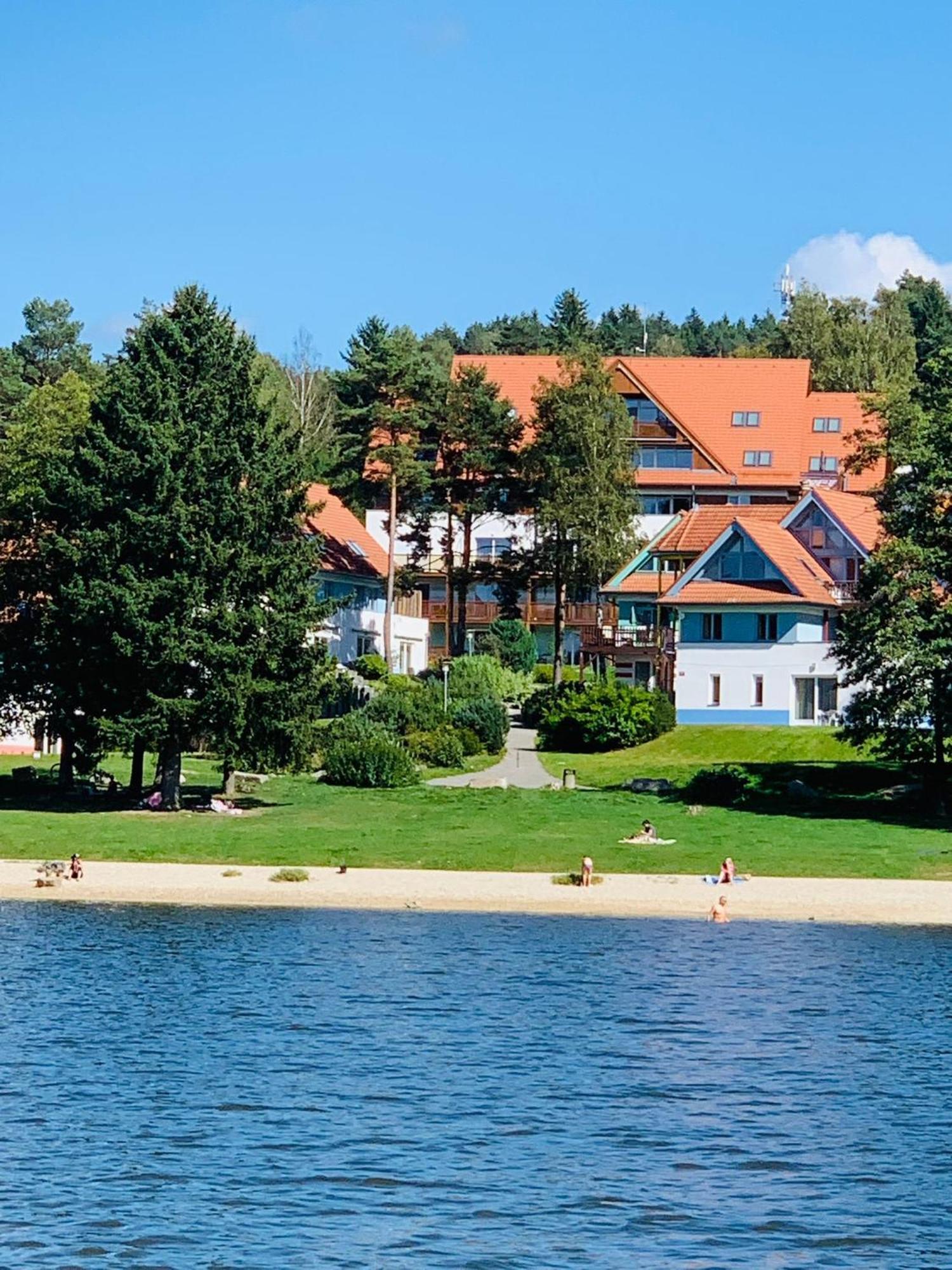 Lipno Beach Apartment リプノ・ナト・ヴルタヴォウ エクステリア 写真