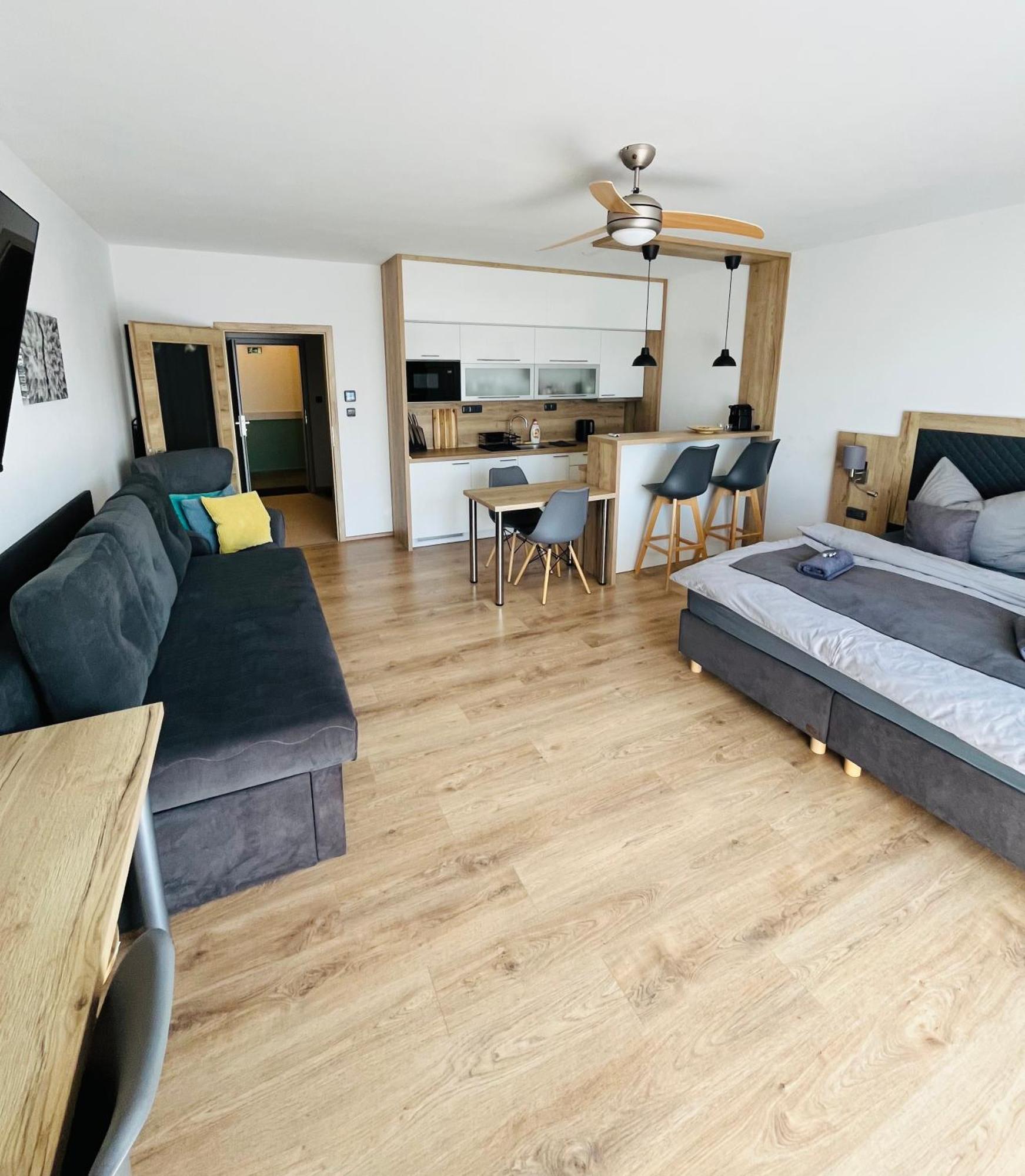 Lipno Beach Apartment リプノ・ナト・ヴルタヴォウ エクステリア 写真