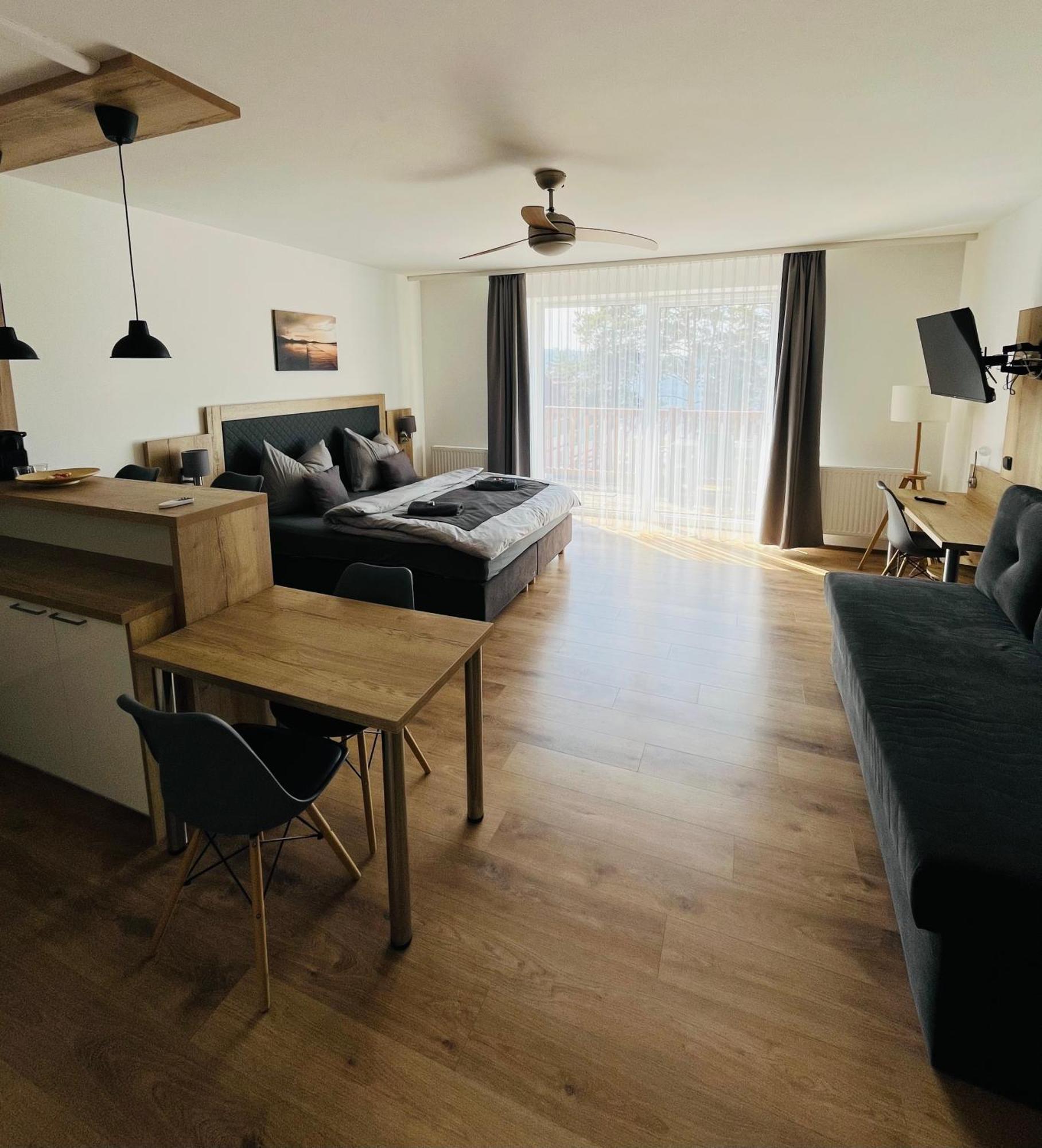 Lipno Beach Apartment リプノ・ナト・ヴルタヴォウ エクステリア 写真